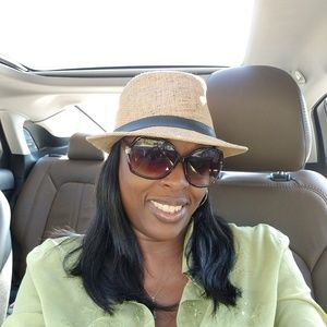 Meet your Posher, Felicia